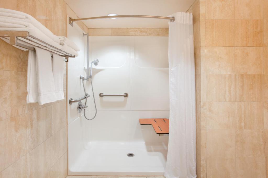 Holiday Inn Express Pensacola Beach an IHG Hotel image 11