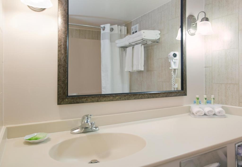 Holiday Inn Express Pensacola Beach an IHG Hotel image 12